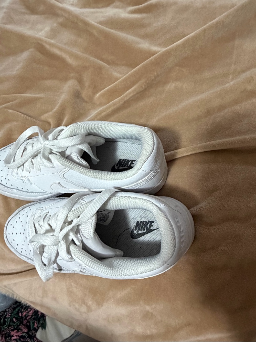Nike White Low-Top Leather Sneakers Women’s 7 - Picture 4 of 5